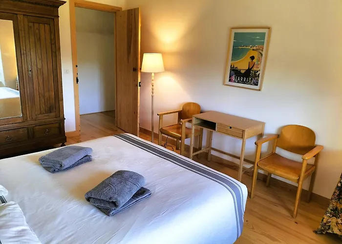 Vakantiehuis Maison Basque De Charme Avec Piscine Souraïde