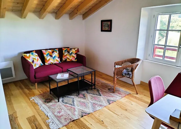 Vakantiehuis Maison Basque De Charme Avec Piscine Souraïde