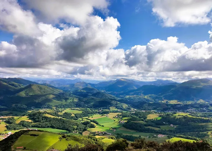 Vakantiehuis Maison Basque De Charme Avec Piscine Souraïde